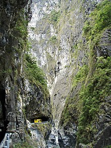 Taiwan 2009 HuaLien Taroko Gorge Narrow Gap and Road PB140025.jpg