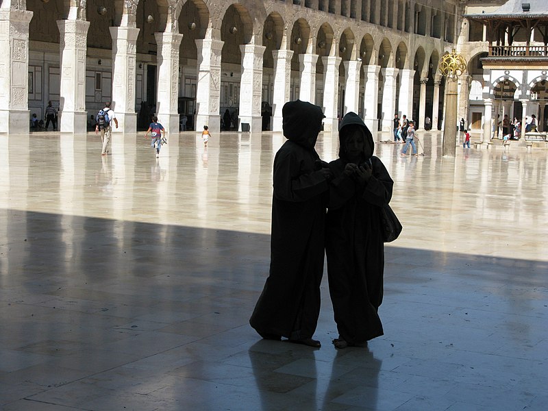 File:The Umayyad Mosque, Women in Veils 2, Damascus, Syria.jpg