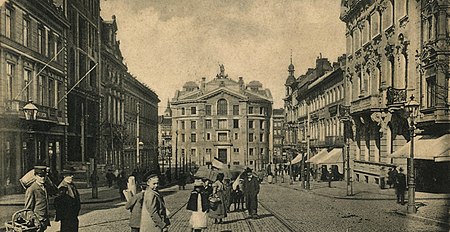 Theaterstraße mit Theater