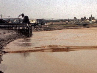 Přílivová vlna na řece Petitcodiac (kolem roku 1972)