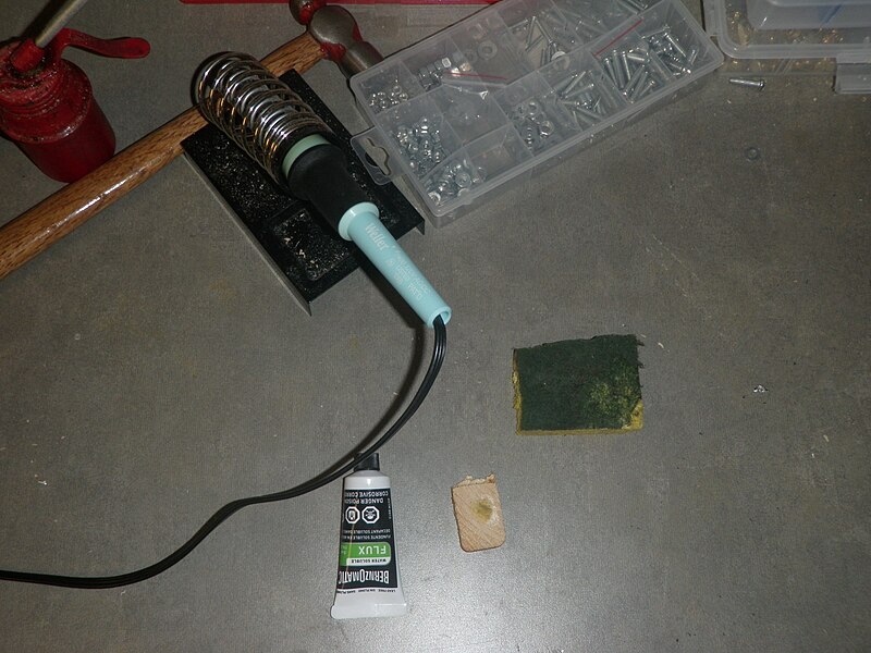 File:Tinning a Soldering Iron.JPG