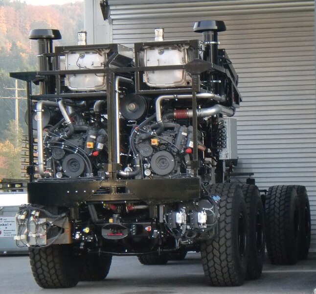 File:Titan-Fahrgestell-Simba8x8.jpg