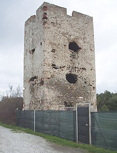 La tour avant sa restauration.