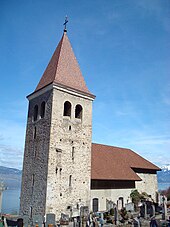 Gezicht op de klokkentoren van Meillerie vanuit het zuiden, het meer van Genève op de achtergrond.