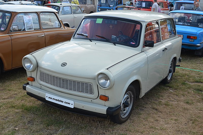 File:Trabant (7907757940).jpg