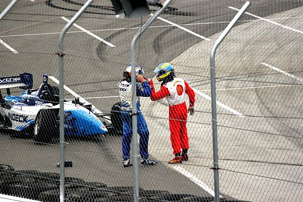 Paul Tracy and Sébastien Bourdais in a confrontation at the 2006 Denver Grand Prix.