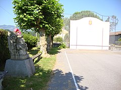 Fronton avec statue de Pierre Bordaçarre