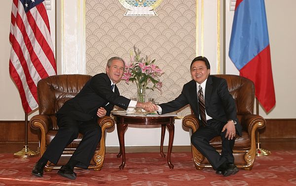 U.S. President George W. Bush meets Mongolian Prime Minister Elbegdorj in Ulaanbaatar on 21 November 2005