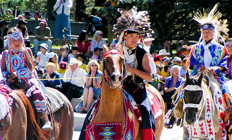 File:Tsuu Tsina parade.JPG