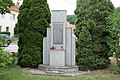 Čeština: Obec Všechovice v okrese Brno-venkov. Památník obětem první světové války na návsi vedle kaple sv. Anny.