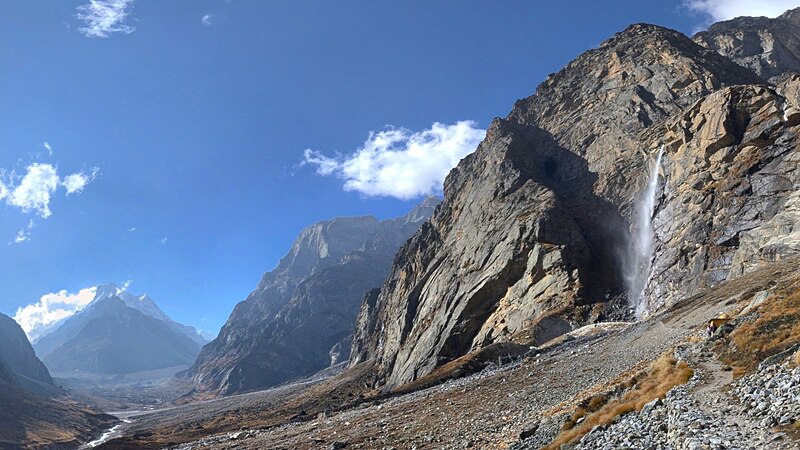 File:Vasundhara Falls, Satopanth trail, Uttarakhand.jpg