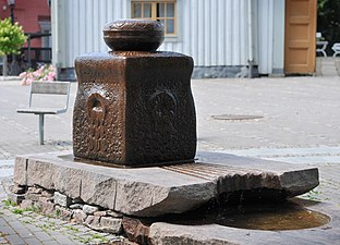 "Vattenklocka" på Östra torget, av konstnären Håkan Bonds.