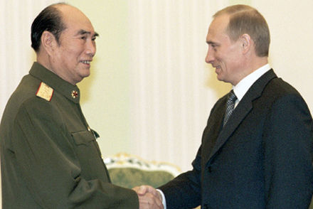 Zhang Wannian with Russian President Putin, 21 February 2001