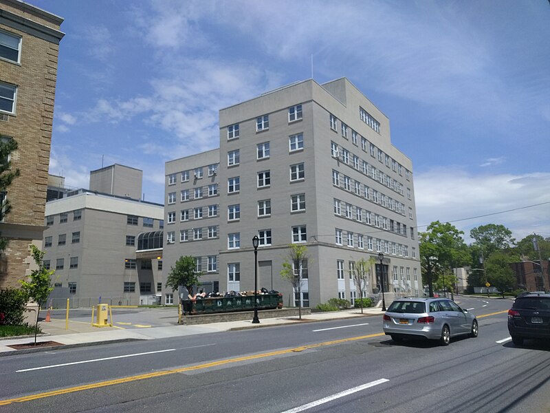 File:White Plains Hospital Winslow Hall Maple Av jeh.jpg