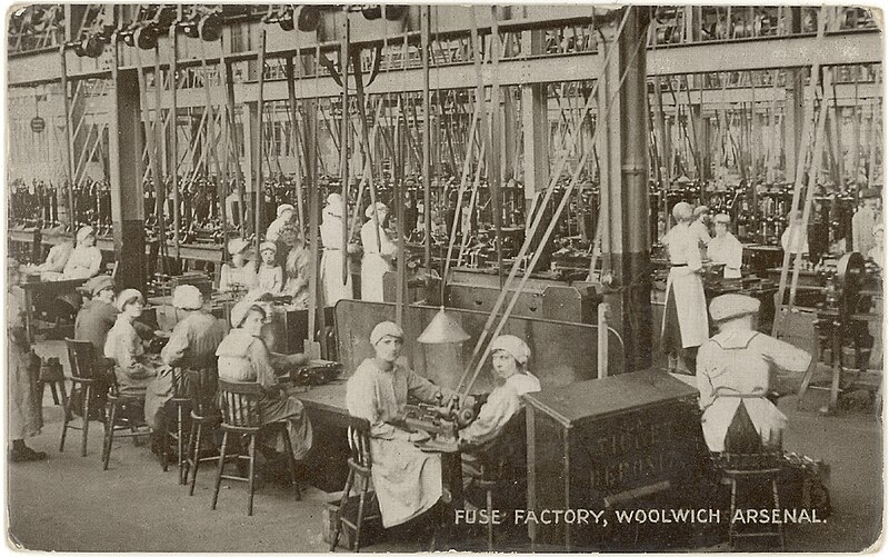 File:Workers in the fuse factory Woolwich Arsenal Flickr 4615367952 d40a18ec24 o.jpg