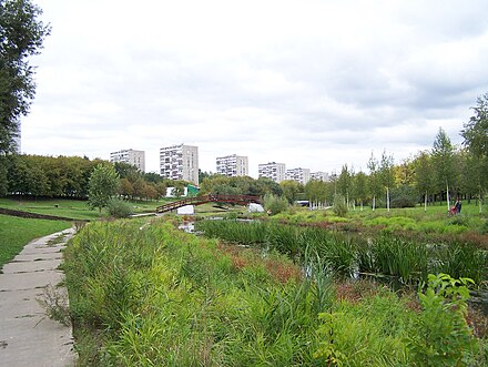 Парк менжинского. Река Яуза Медведково. Парк Яуза в Медведково. Парк Яуза Сухонская улица.