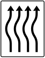 Zeichen 513–13 Verschwenkungs­tafel, kurze Verschwenkung – ohne Gegenverkehr – vierstreifig nach links