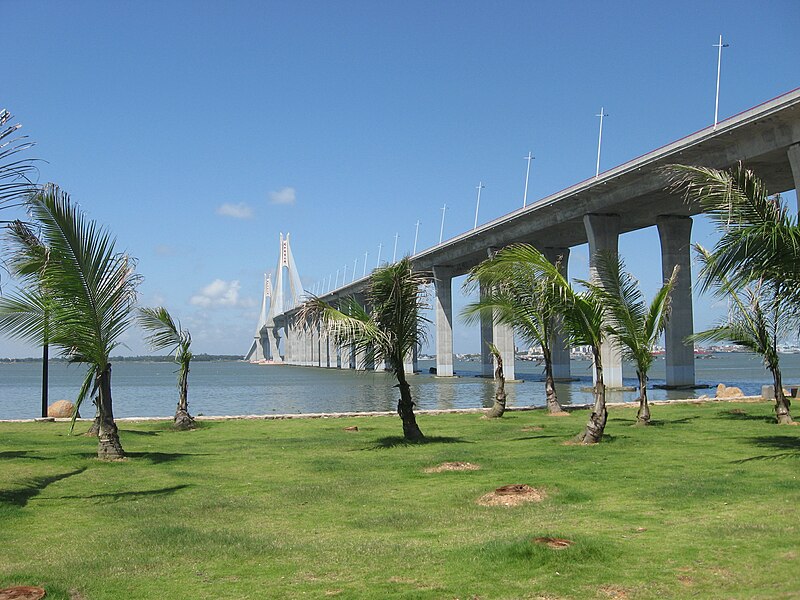 File:Zhanjiang Bay Bridge 2008.jpg