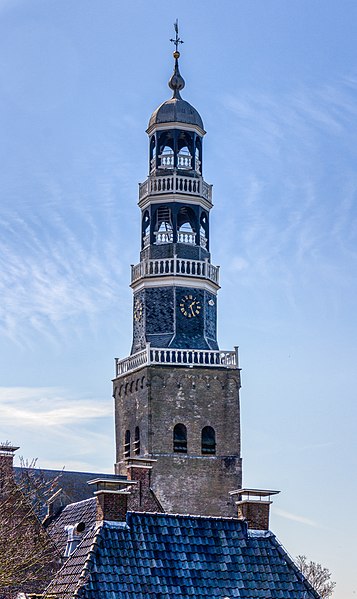 File:Zicht op de De grote kerk van Hindeloopen. 30-03-2021. (actm) 03.jpg