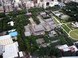 Temple Zojo-ji depuis la tour de Tokyo.jpg