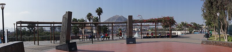 File:"Parque de la Muralla" Lima, Perú - 14285572932.jpg