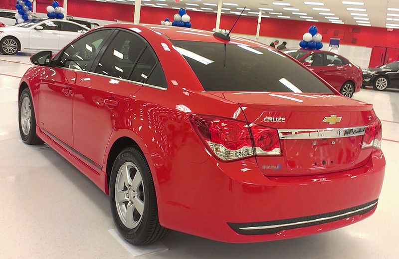 File:'15 Chevrolet Cruze RS -- Rear (Carrefour Angrignon).jpg