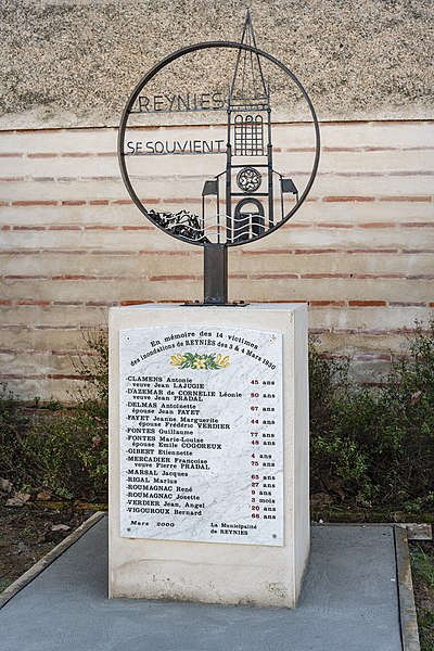 File:(Reyniès) -Monument aux morts de l'inondation de 1930.jpg