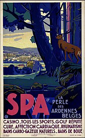 Affiche en couleurs, montrant un cerf à l'orée d'un bois avec en arrière-plan la ville de Spa