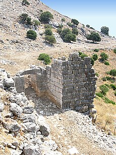 Αρχαία Πάλαιρος, η κύρια πύλη σταη Ν.Δ. πλευρά της οχύρωσης - panoramio.jpg