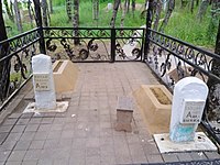 Ochchar-Khadzhin tyttären ja tyttärenlapsen haudat.  Mairtupin kylä.