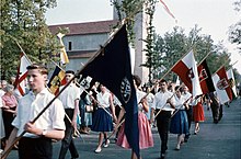 Festumzug 10 Jahre Espelkamp-Mittwald am 3. Oktober 1959, Fahnenträger der Landsmannschaften