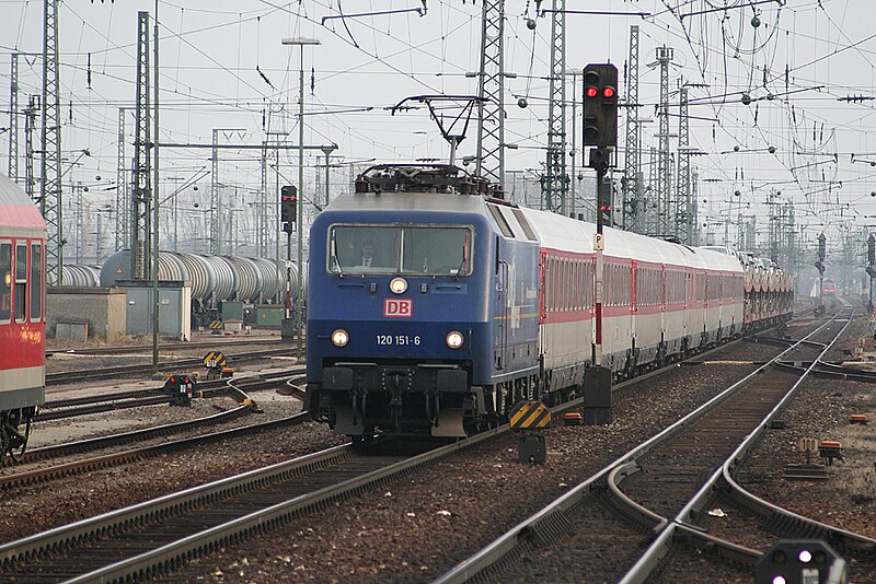 File:120 151-6 mit AZ1420 MIH.jpg