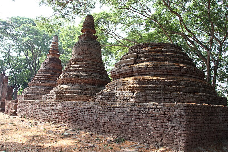 File:13th Century Thai City of Si Satchanalai- Wat Kok Singha Ram- 3.jpg