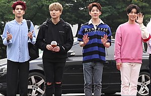 เดย์ซิกซ์ในเดือนมิถุนายน ค.ศ. 2018 จากซ้ายไปขวา: ว็อนพิล, ซ็องจิน, โดอุน และย็องเค