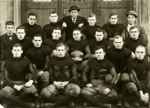 1908 Chicago Maroons Football Team.png 