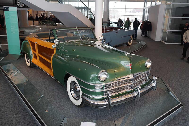 File:1948 Chrysler Town & Country Convertible (31738168396).jpg