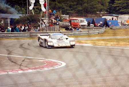 Derek Bell at the Ford chicane 1986-Porsche.jpg