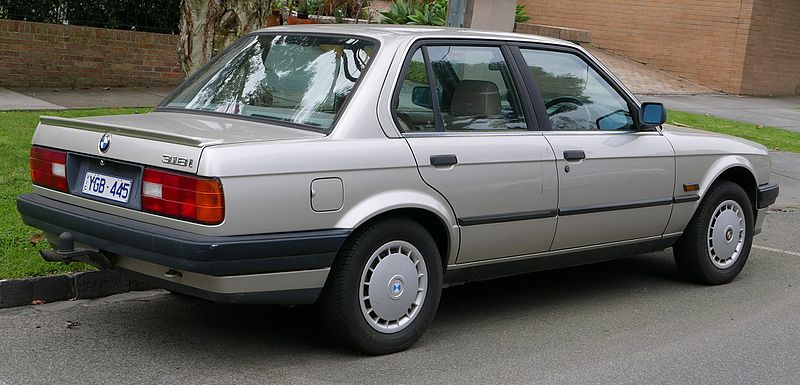 File:1990 BMW 318i (E30) 4-door sedan (2015-07-09) 02.jpg