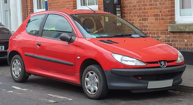 File:2000 Peugeot 206 L 1.1 Front.jpg - Wikimedia Commons