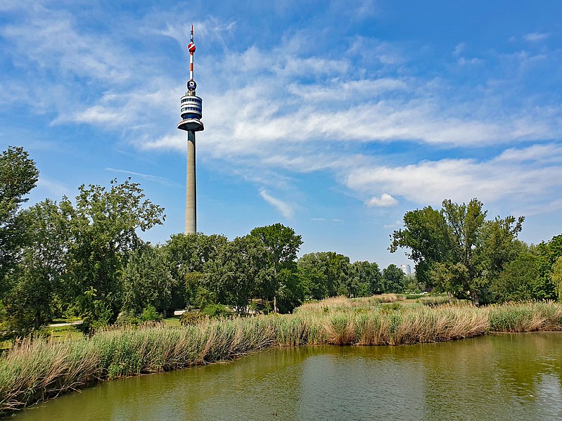 File:20210620 Donaupark Irissee Donauturm.jpg