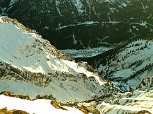 Blick ins Gipstäli, einem Seitenast des rechts im Schatten liegenden Wäldletobels. Tief unten liegt Klösterle.