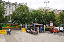 Place i ulice, to charakterystyczne miejsce stacjonowania food trucków w przestrzeni miejskiej (Poznań)
