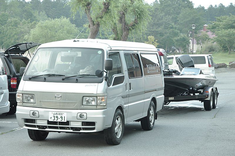 File:A Mazda Bongo Brawny with a trailer near Lake Kawaguchi 2009-06-15.jpg