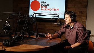 Jefferson Graham hosting the Talking Tech series A jeff tunein.jpg