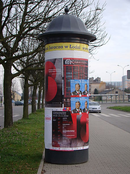 File:Advertising column – Służbowa Street in Łódź.JPG