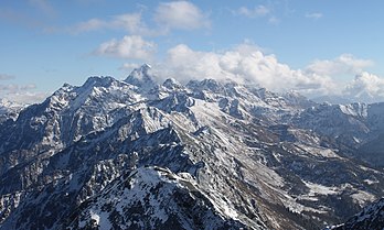 Lo mont Agèpsta, sonjon des monts de Gagra, dedens lo Côcaso abcazo. (veré dèfenicion 4 272 × 2 570*)