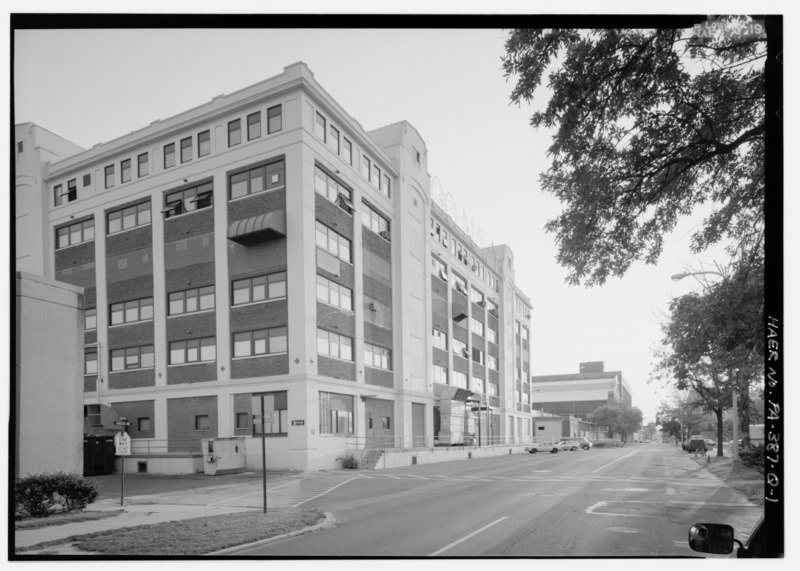 File:Aircraft storehouse, looking west-southwest along Porter Avenue. - Naval Base Philadelphia-Philadelphia Naval Shipyard, Aircraft Storehouse, League Island, Philadelphia, HAER PA,51-PHILA,709Q-1.tif