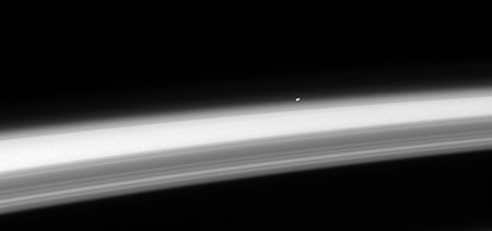 Tập_tin:Alpha_Centauri_AB_over_limb_of_Saturn_PIA10406.jpg