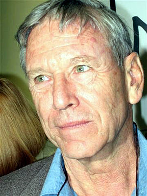 Amos Oz by Kubik.JPG