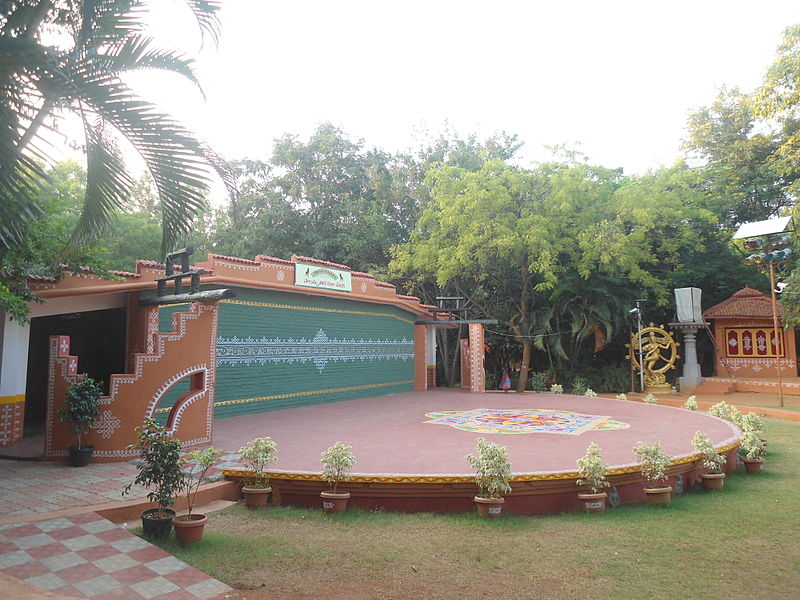 File:Amphi theatre Shilparamam.JPG